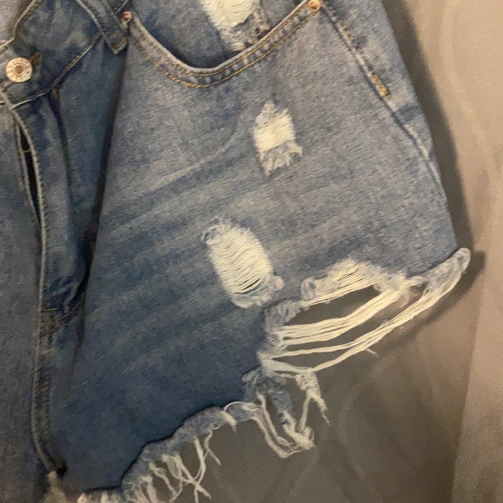 SHEIN DISTRESSED SHORTS | SIZE 1 XL - Picture 3 of 5